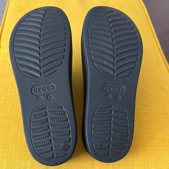 Crocs Women’s Black Slide Sandals NWOT - Picture 4 of 4